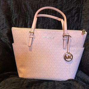 Ladies Michael Kors handbag/ pink with gold trim/ 2 inside pockets